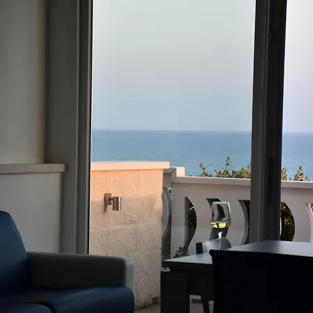 Terrazze Naos 4* サン・レオーネ