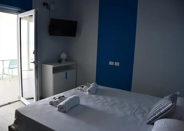 ゲストハウス Terrazze Naos サン・レオーネ