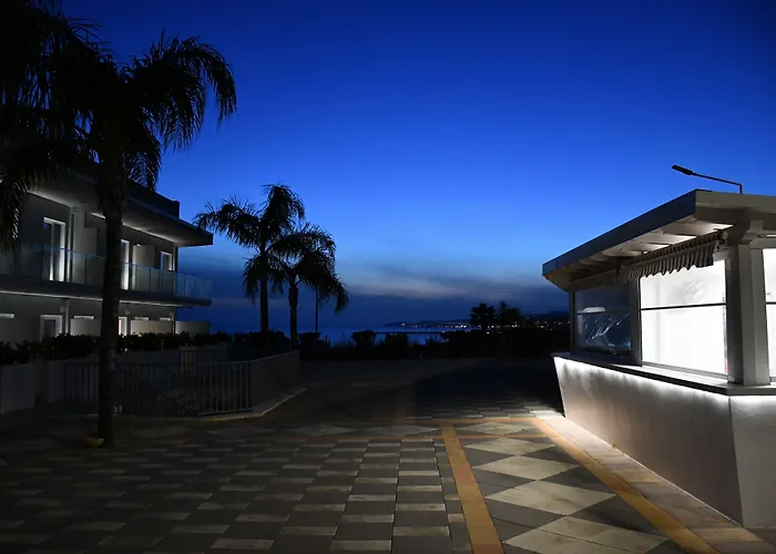 بيت ضيافة Terrazze Naos 4*